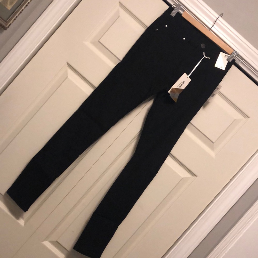 NWT black skinny pants. Size M